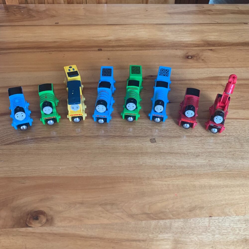 Set of 8 wooden Thomas the Tank Engine trains
